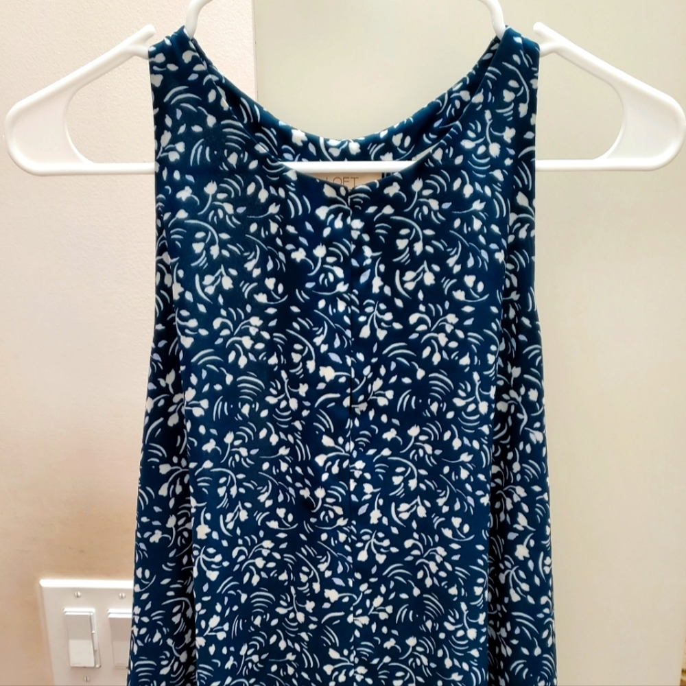 Beautiful Flowy Loft Outlet Teal with Flowers Sleeveless Women's Top